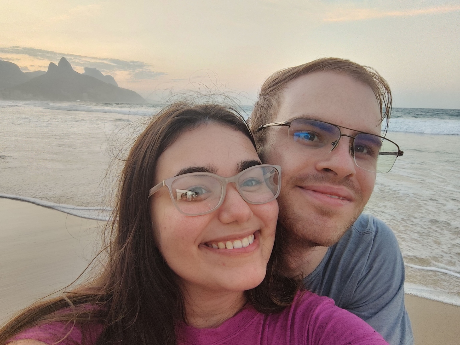 Amanda e Marcio na praia de Ipanema, Rio de Janeiro